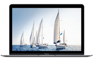 Mockup Laptop mit Segelbooten
